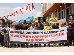 Ankara ve İstanbul'da Mursi'ye destek gösterileri