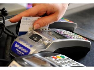 Kredi kartıyla ekmek alan var