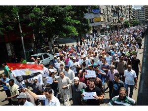 Mısır'da darbe karşıtları elçiliklere yürüyor