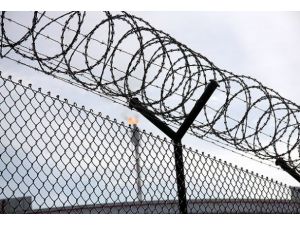 Irak'ta cezaevlerine saldırdılar