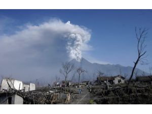 Endonezya'da yanardağ faaliyete geçti