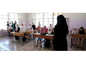 Esed'in kapattığı medreseler yeniden açılıyor
