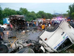 Tayland'da otobüs kazası: 19 ölü