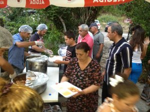 Marmaris Ak Parti Köylerde İftar Veriyor