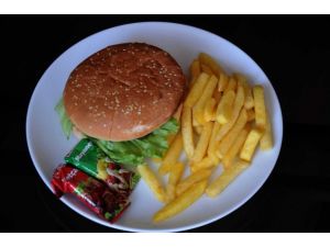 Fast food tutkunları kalori değerlerine bakmıyor