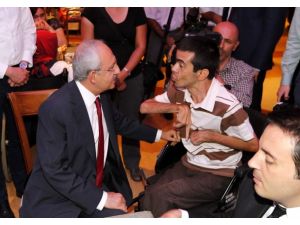 Kılıçdaroğlu engelli vatandaşlarla iftar yaptı