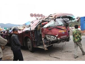 Çin'de otobüs kazası: 16 ölü