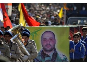 Suriye'de savaşan Hizbullah komutanının cenaze töreni