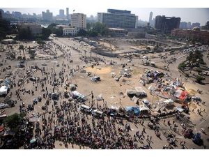 Tahrir Meydanı yarına hazırlanıyor