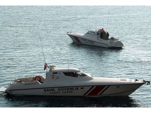 Kaçakları taşıyan bot battı: 1 ölü 8 kayıp