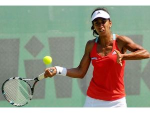 Çağla Büyükakçay çeyrek finalde