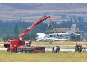 THK uçağı Esenboğa'ya gövde üzerine iniş yaptı