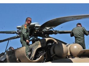 AA kahraman pilotları görüntüledi