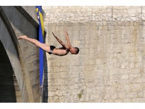 Mostar Köprüsü'nde atlama yarışları başladı