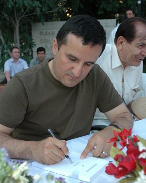 Vekil Özden Kitabını Doğduğu Köyde İmzalayacak