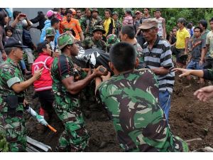 Endonezya'da sel felaketi: 10 ölü