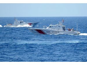 Ege'de kaçakları taşıyan sürat teknesi battı