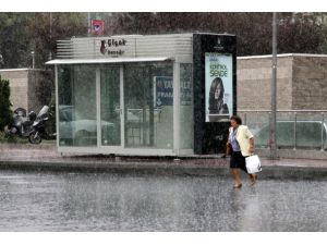 İstanbul'da sağanak etkili oldu
