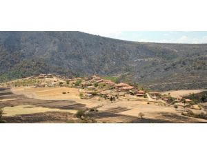 Köylüleri ateş çemberinden kurtartılar