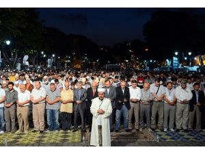 Ayasofya'dan Adeviyye'ye dualarla destek