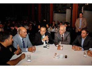 Bağış Taksim'deki polisleri ziyaret etti