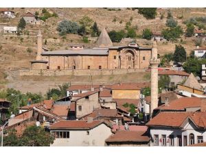 Ecdattan 785 yıl önce alttan ısıtma sistemi