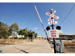 Hemzemin geçitte kaza: 3 ölü