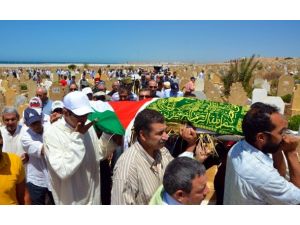 Filistinli yazar Mansur son yolculuğuna uğurlandı