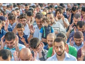 Ramazan bayramını bir gün sonra kutladılar