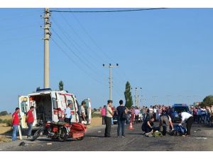 İzmir'de iki otomobil çapıştı