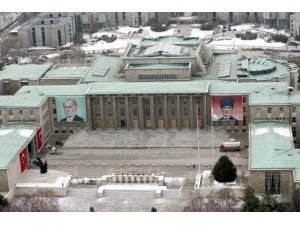 TBMM Kampusündeki lojmanlar yıkılıyor