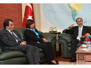 Siyasetin gündemi yeni anayasa ve çözüm süreci