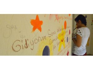 Duvar yazılarında duygularını aktarıyorlar