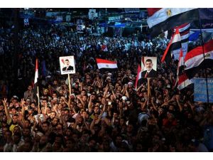 Müdahale söylentilerine rağmen gösteri yaptılar