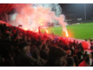 Tribünden ideolojik propagandaya ceza geliyor