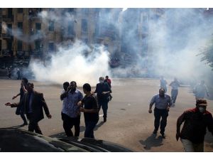 Darbe karşıtı göstericilere ateş açıldı