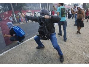 Brezilya'da göstericiler polisle çatıştı