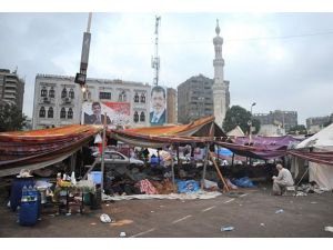 Çadırlar ve barikatlar yıkılıyor