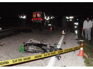 Motosiklete Arkadan Çarptı 2 Kişi Öldü, Su İçip Kaçtı