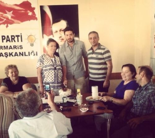 Ak Parti'den Muzaffer Aravi'ye sürpriz doğum günü partisi...