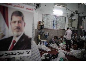 Mısır'da güvenlik güçleri İman Camisi'ni kuşattı