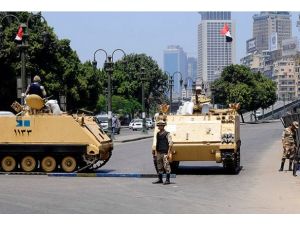 Mısır'da halk camilerde toplanmaya başladı