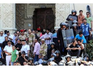 Gözaltındaki darbe karşıtı göstericilere hapis