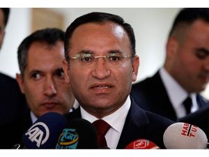 Neredeyse alnından öpmedikleri kaldı