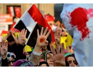 Türkiye katliamı direnişin sembolüyle protesto etti