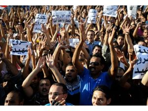 "Rabia" işaretleri ile protesto