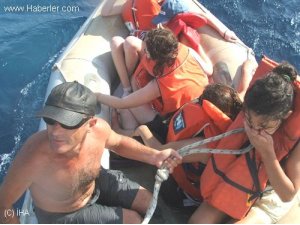 Bodrum'da batan teknedeki Suriyeliler kurtarıldı