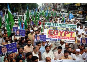 Pakistan'da Mısır'daki darbe karşıtlarına destek gösterisi