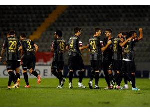 Gençler galibiyetle tanıştı