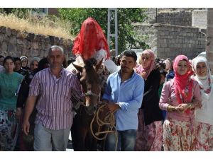 Şehirde yaşıyorlar ama köy düğününden vazgeçmiyorlar